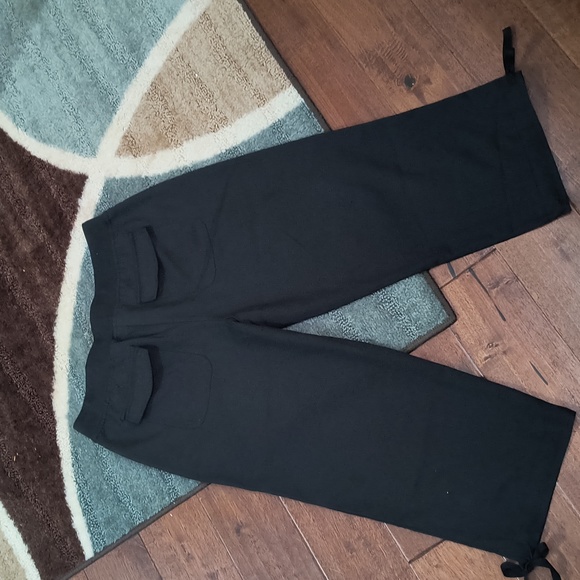New York & Co Sport Capris - Picture 2 of 3